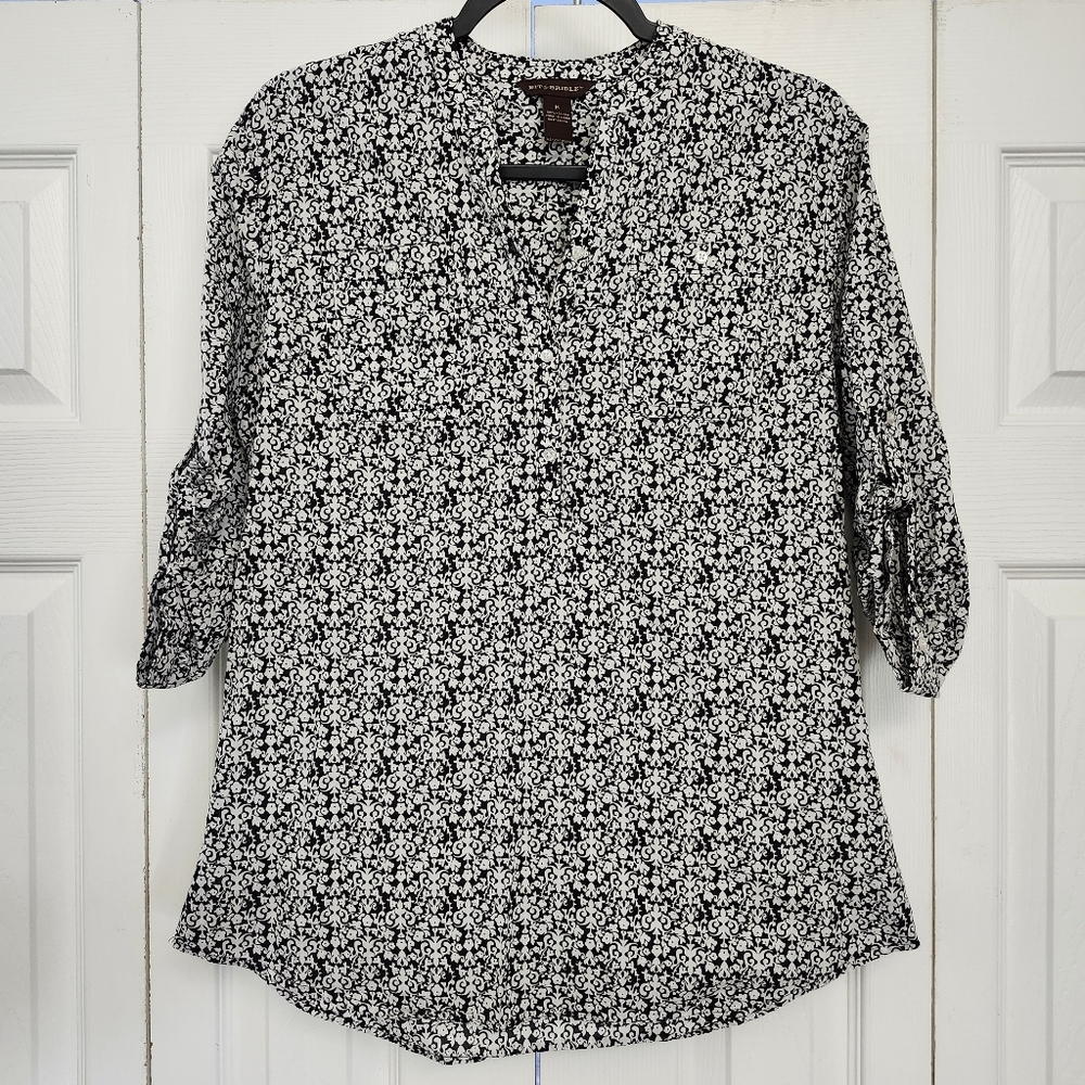 Bit and Bridle Black and White Small Flower Print Roll Tab 3/4 Sleeve  Size‎ M